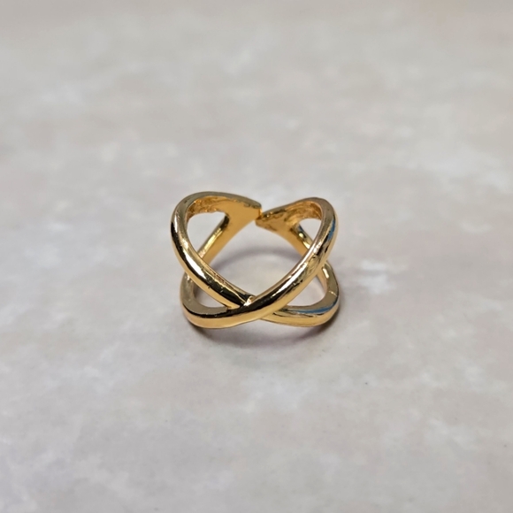 Fashione Gold Tone Simple Ring Size 6 - Picture 11 of 14